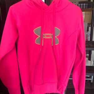 Size small under Armour sweatshirt, good condition